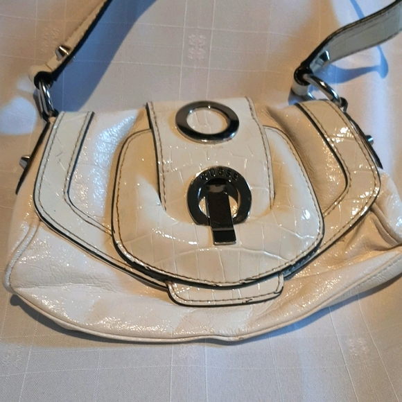 Guess purse - Picture 1 of 3
